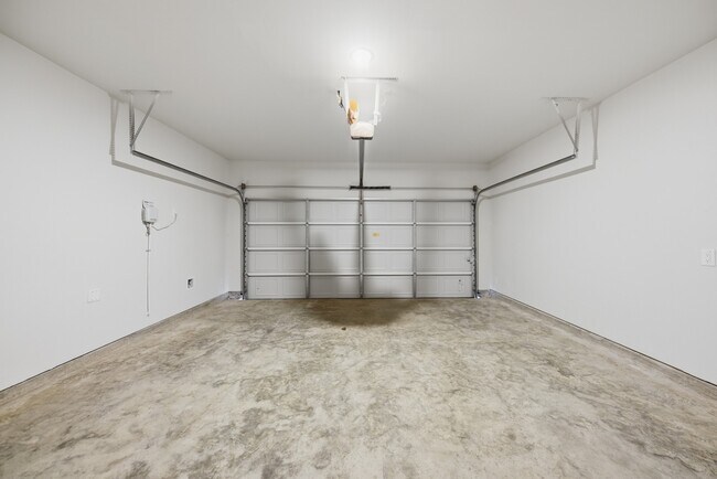 Building Photo - 1053 Lilly Ln
