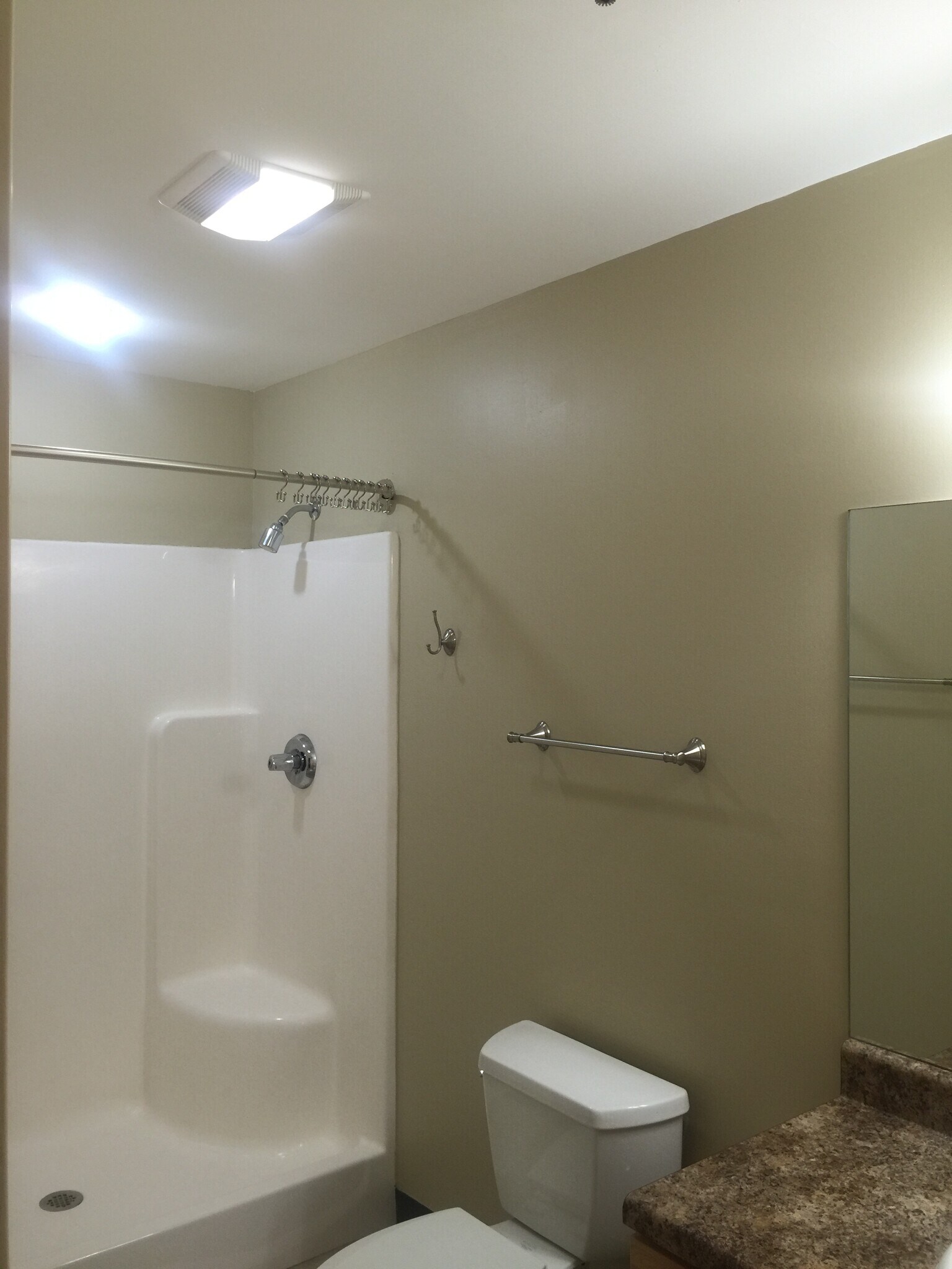 Building Photo - 585 Upper S St