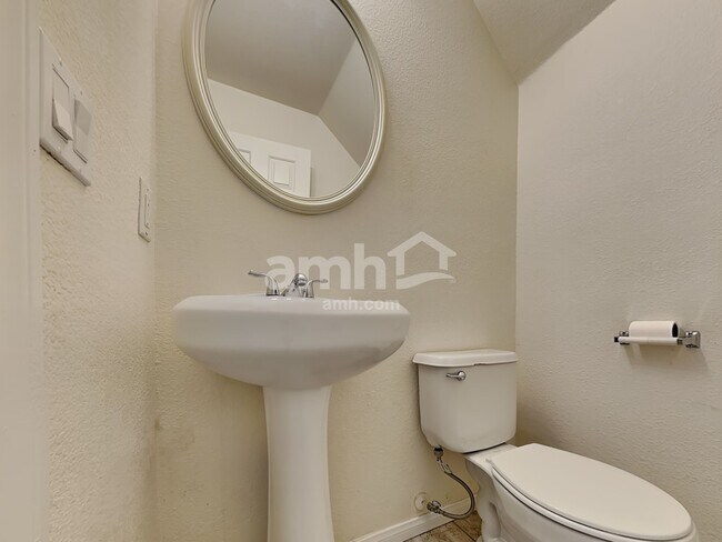 Building Photo - 611 Desert Silk Ct