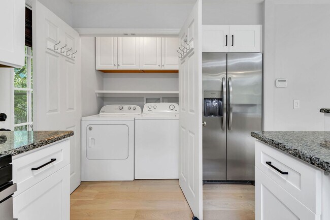Building Photo - 5535 Thalman Dr