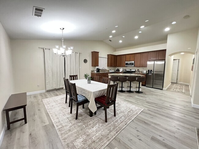 Building Photo - 5210 Sweet Sunblaze Ave