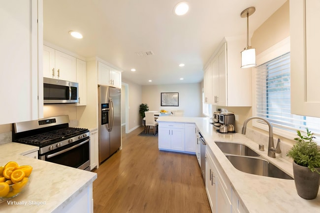 Building Photo - Remodeled 3-bedroom, 1-bath, Single-Level Home Located in a Quiet Neighborhood.