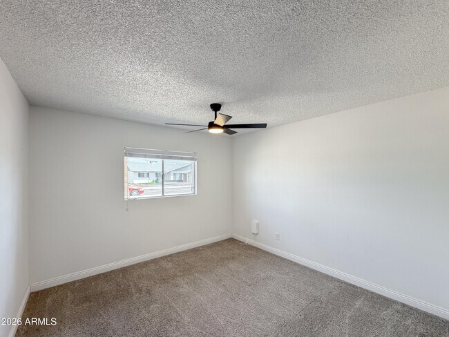 Building Photo - 1015 E Concorda Dr