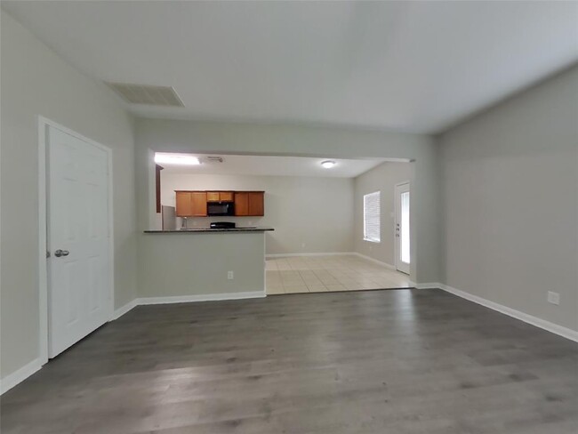 Building Photo - 2123 Golden Topaz Dr