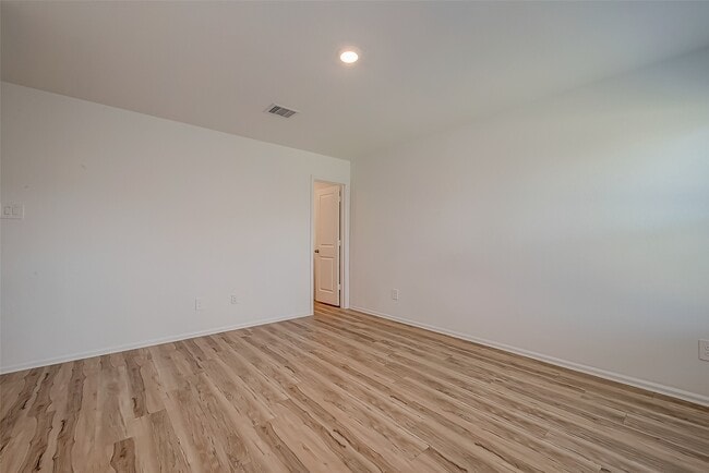 Building Photo - 18111 Robin Creek Dr