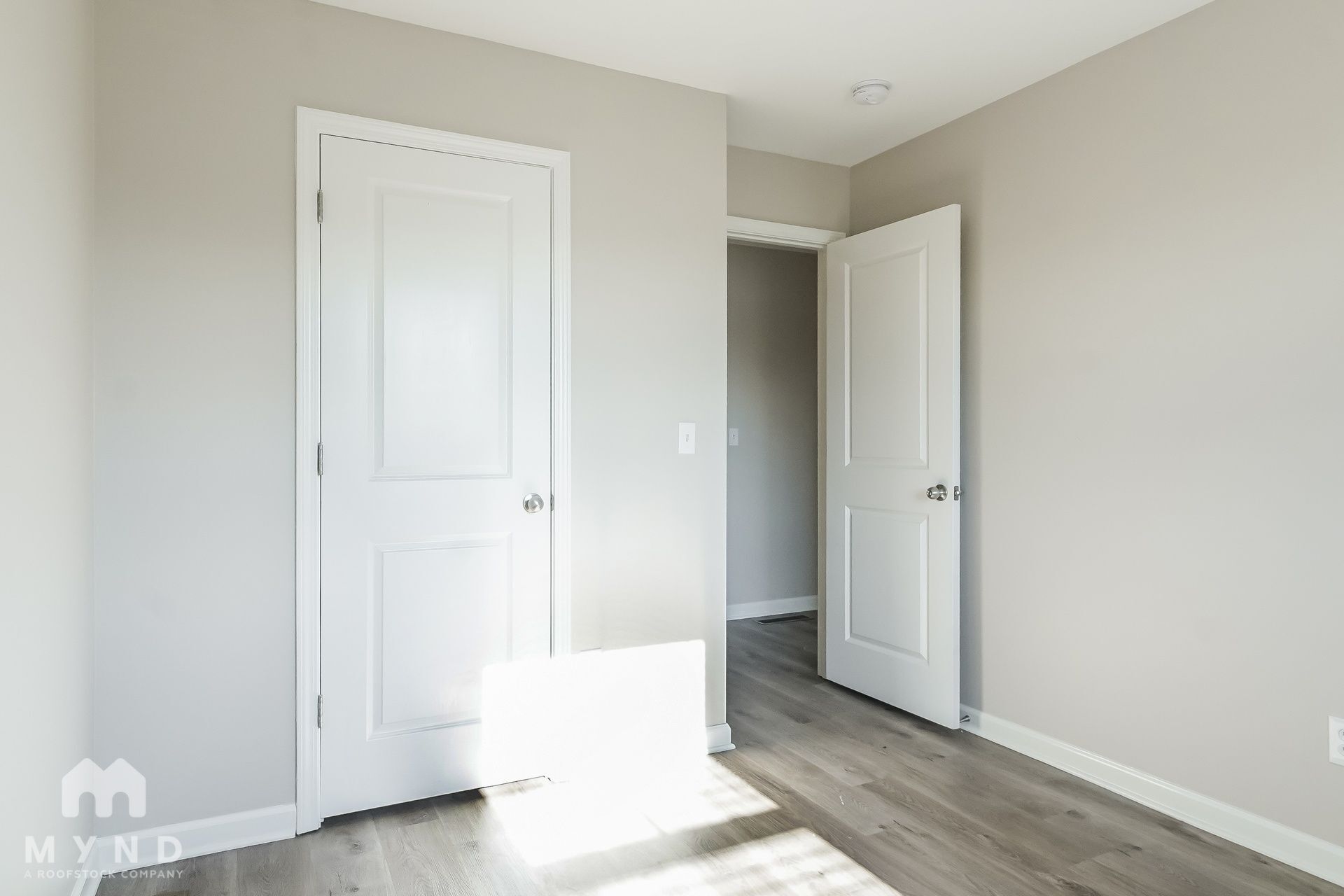 Building Photo - 30 Crestbrook Dr