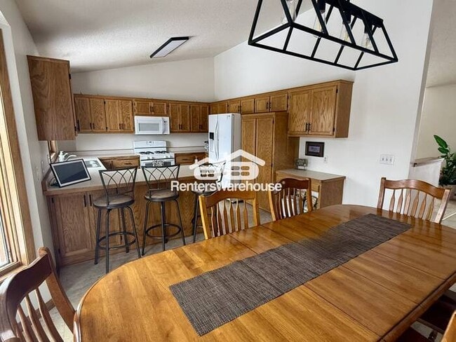 Building Photo - SFH - 6 Bed Farmington for Rent - Avail May 2026