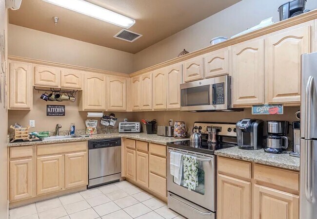 Building Photo - 1 Bed / 1 Bath at the Belvedere Towers - Available in July!