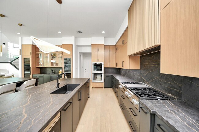 Building Photo - 2232 Swift Blvd