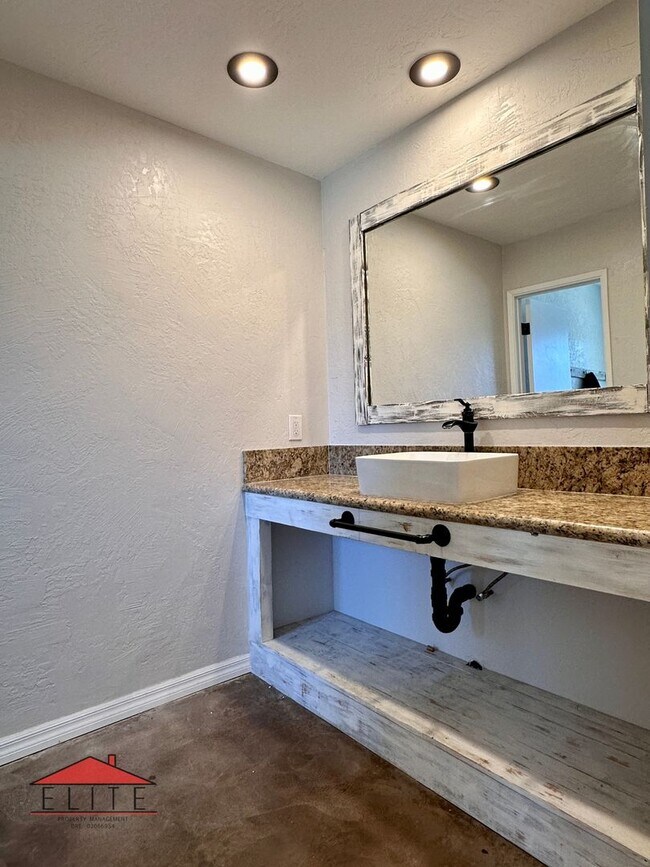 Building Photo - AVAILABLE NOW