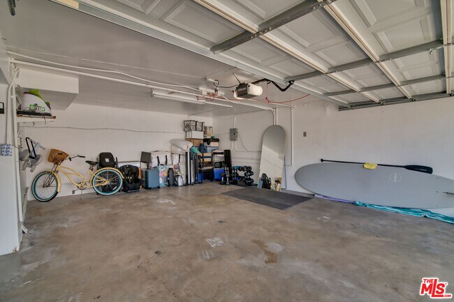 Building Photo - 127 Abalone Ave