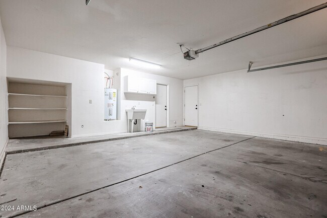 Building Photo - 6921 W Juniper Ave