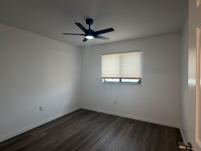 Building Photo - "Charming 2-Bed, 2-Bath Condo Retreat in Punta Gorda's Prime Location - 950 Sq Ft of Comfort!"