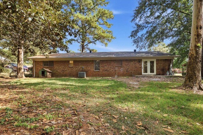Building Photo - 2549 Jennifer Dr