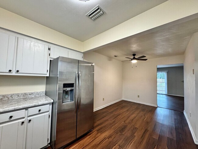 Building Photo - Glenleigh 1st-time Rental! Pet-Friendly, End-Unit Townhome, Cul-De-Sac with HUGE fenced backyard!