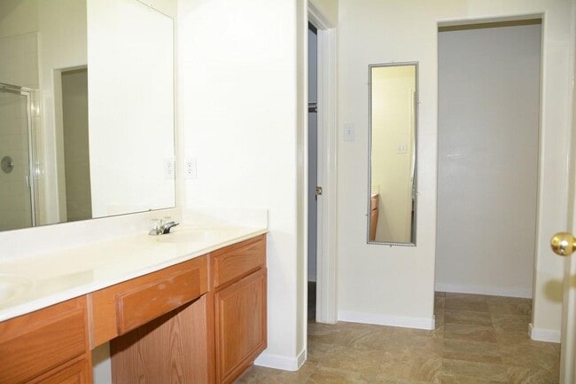 Building Photo - 8047 High Hollow Ln