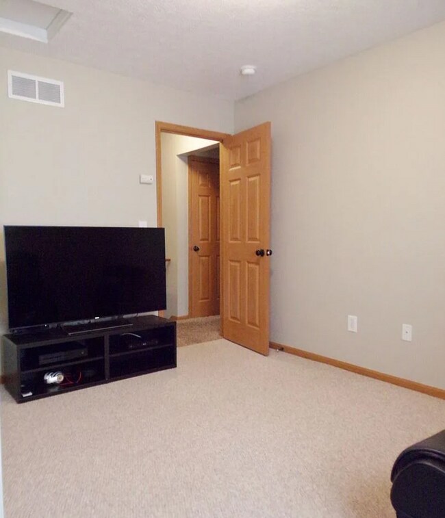 Building Photo - Beautiful 4 bedroom 2.5 bath home in Lewis Center