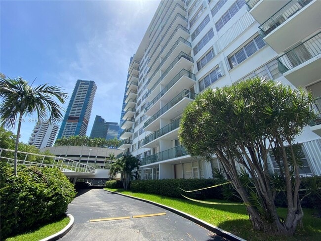 Building Photo - 1408 Brickell Bay Dr