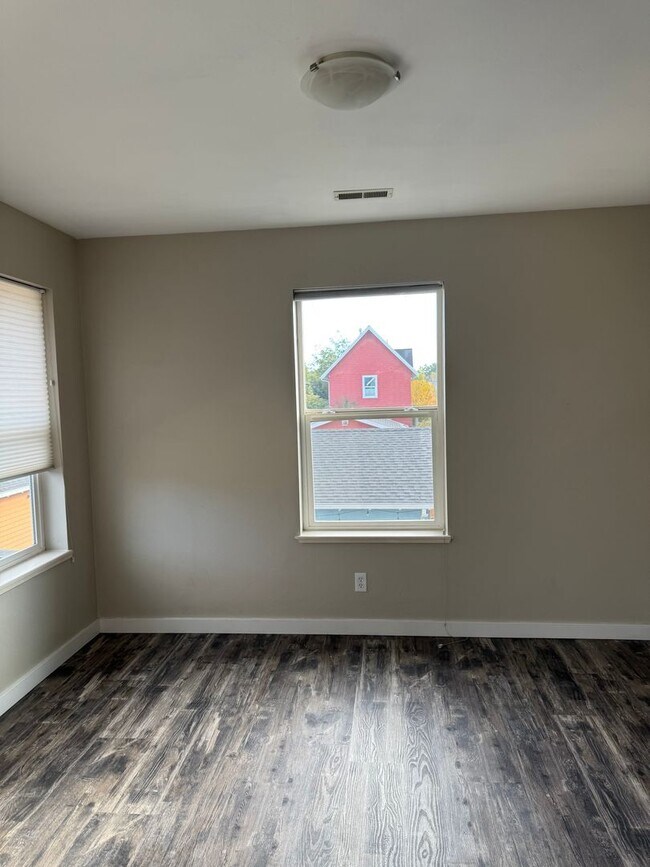Building Photo - Single Family Home for Rent in the Valley ...