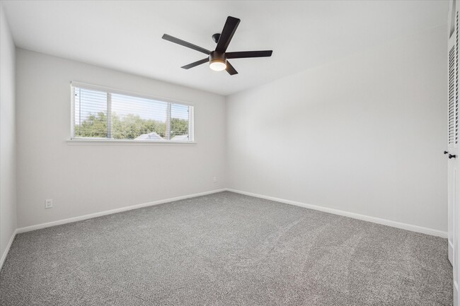 Building Photo - 2315 Triway Ln