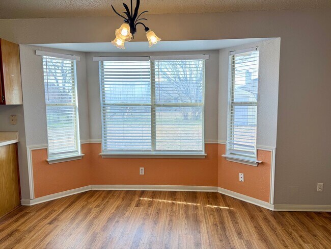 Building Photo - 2503 Marlin Dr