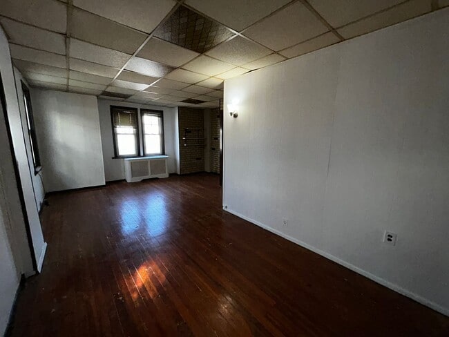 Building Photo - 647 Edgewood Ave