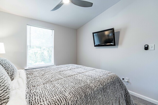 Building Photo - 1708 Ithaca Ln