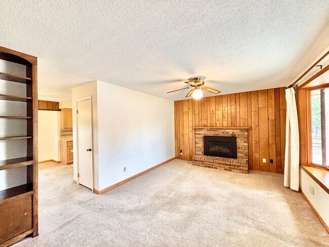 Building Photo - 2ND MONTH FREE FOR LEASE STARTING BY OCTOB...
