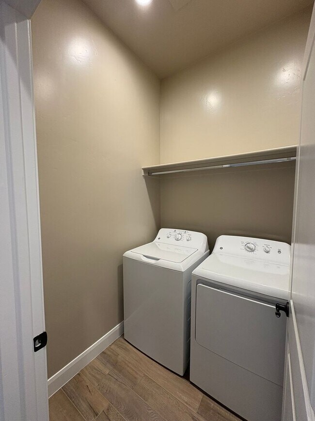 Building Photo - Townhome in Hurricane