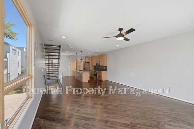 Building Photo - 919 Westbrook Dr