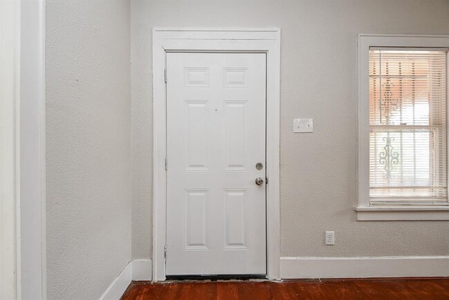 Building Photo - 5049 Jefferson St