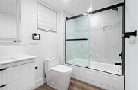 Building Photo - 901 NE 14th Ave