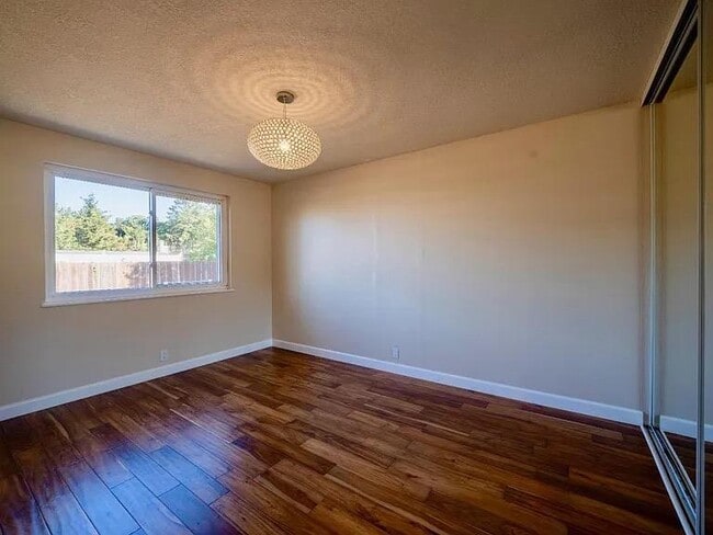 Building Photo - 621 Forest Lake Dr