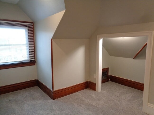 Building Photo - 22 W Third Street #203 Street Unit