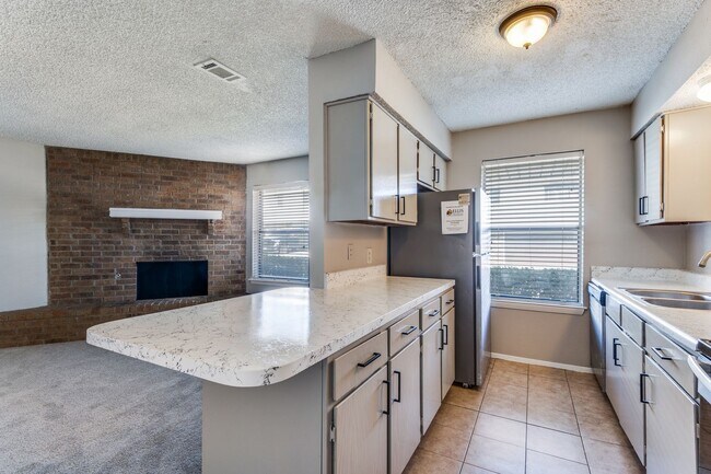Building Photo - Charming 2-Bedroom Townhome in North Irving with Spacious 2-Car Garage