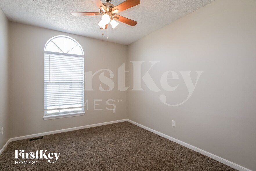 Building Photo - 1603 Roberta Dr