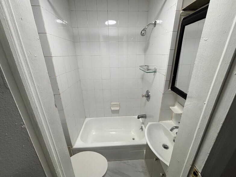 Building Photo - 303 58th St