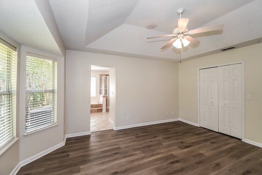 Building Photo - 732 Dewdrop Loop