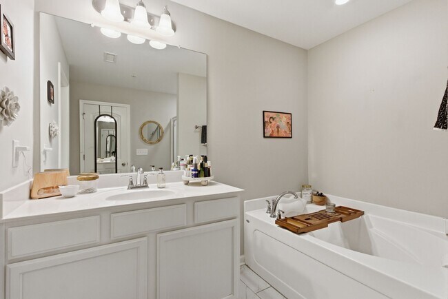 Building Photo - 220 Ruth Wy