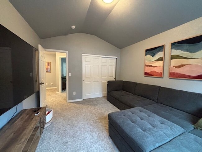 Building Photo - Available Mid-August | Bend | River Canyon Estates