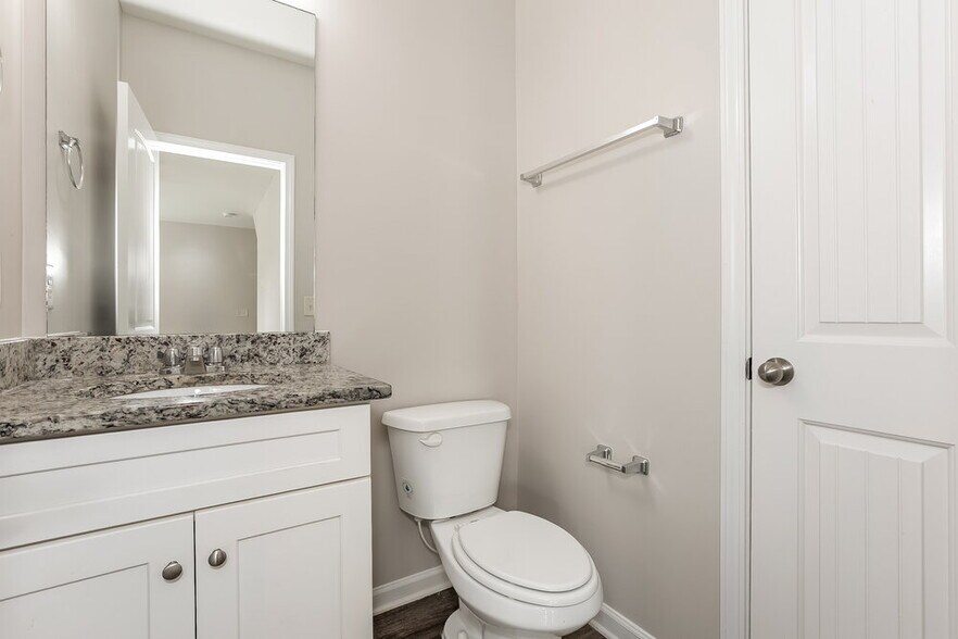 Building Photo - 326 Crescent Woode Dr