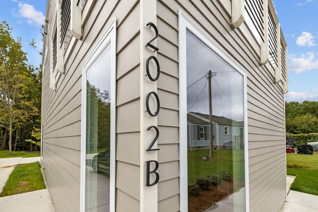 Building Photo - Gorgeous New Construction near Downtown Durham, Premium Finishes - Pet Friendly!