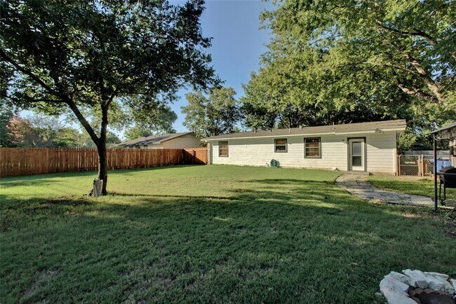 Building Photo - 3010 Susquehanna Ln