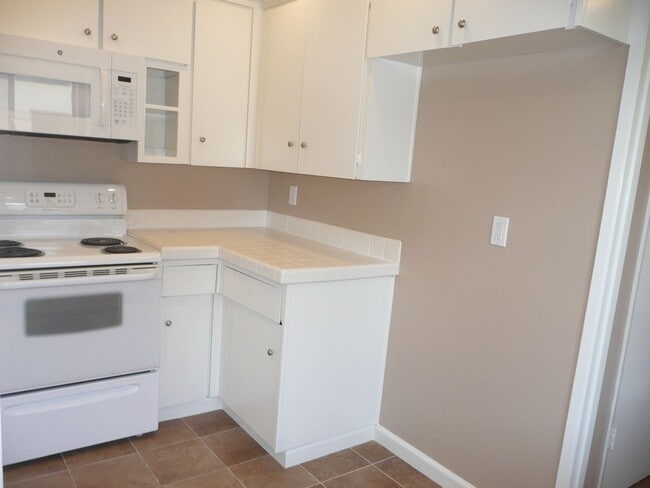 Building Photo - 4 bedroom home in Tustin