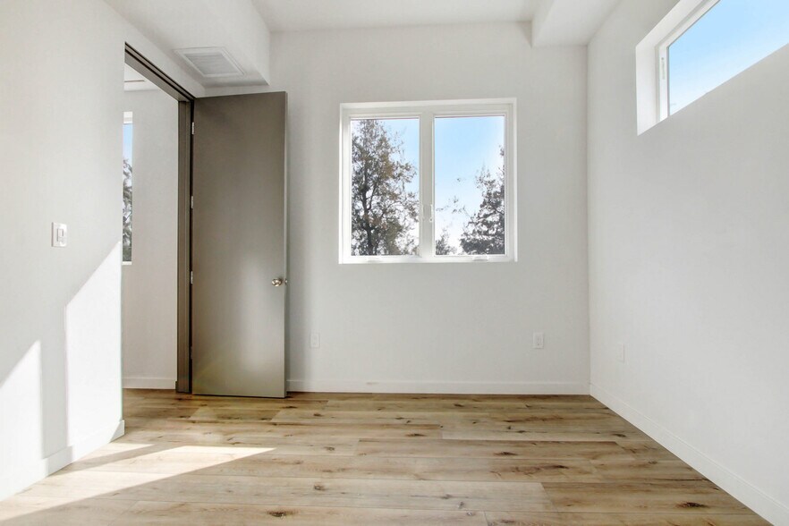 Building Photo - 5407 Huntington Dr N