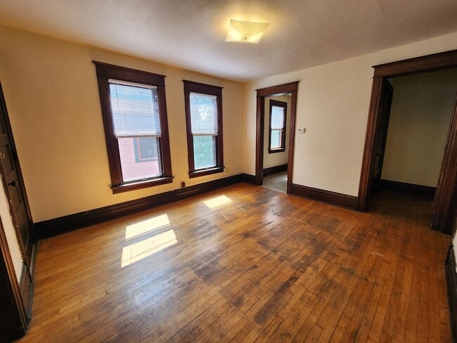 Building Photo - Williamson Tri-plex