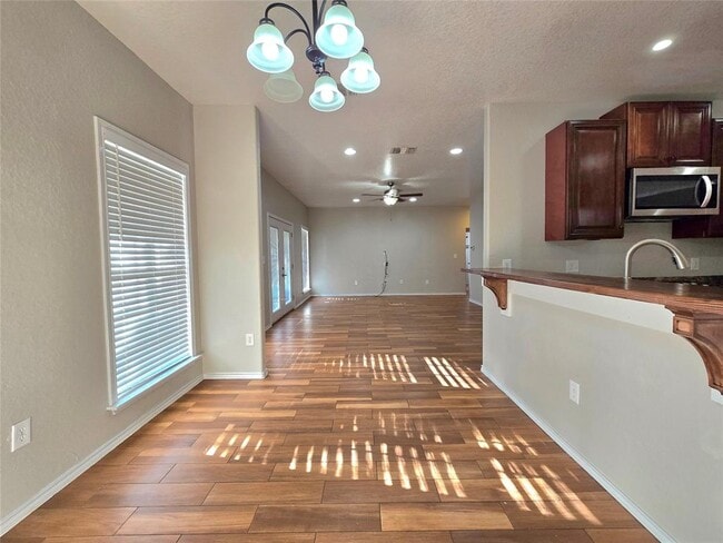 Building Photo - 6 Sunflower Cir