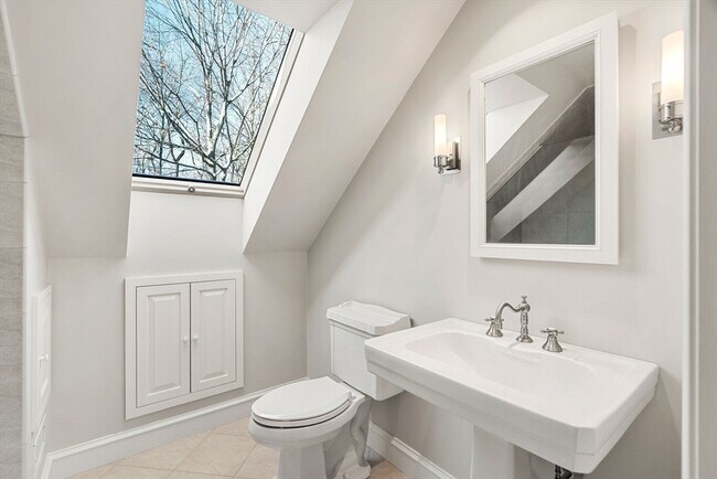 Building Photo - 30R Harbor St