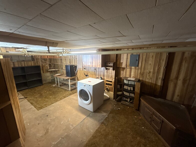 Basement - washer/dryer hook ups - 208 5th Ave