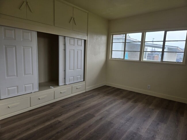 Building Photo - 3 Br 1 Ba available now